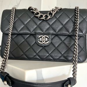 CHANEL The Perfect Edge double flap large bag 100% authentic.